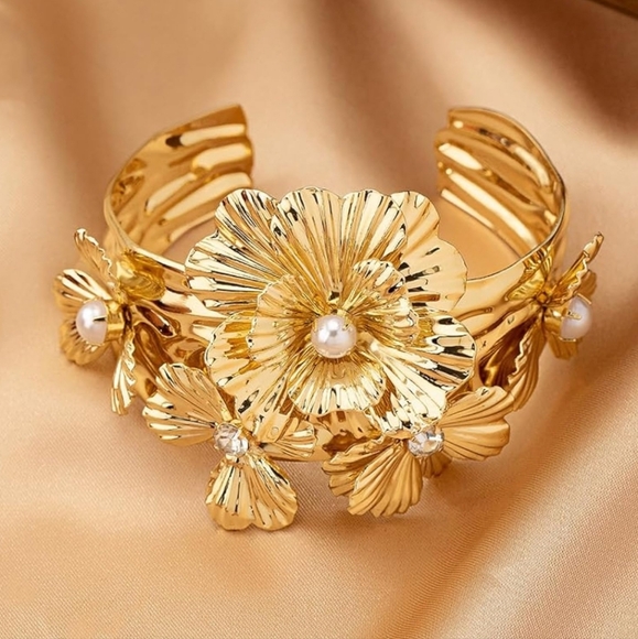NEW! Golden Floral Cuff Bracelet - Picture 2 of 3